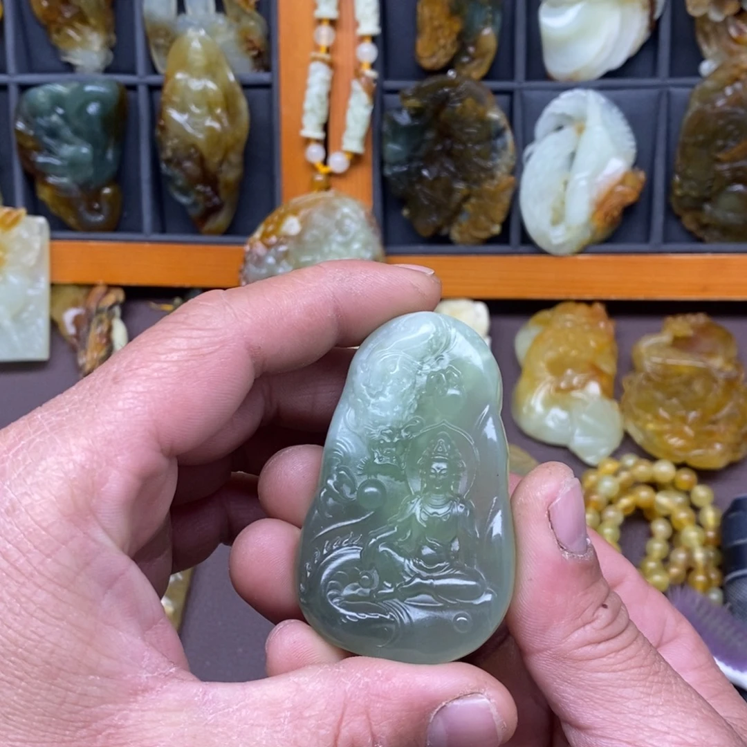 润***雨蛇纹石玉未镶嵌颈饰