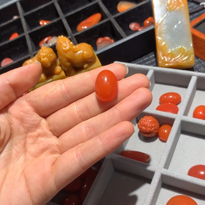 石英质玉（黄龙玉）未镶嵌颈饰