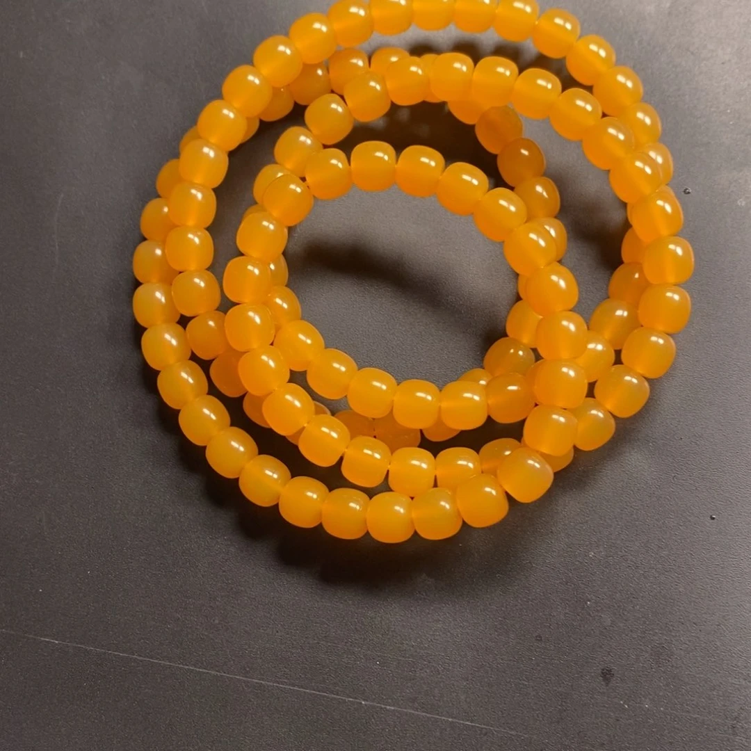 東***易石英质玉（缅黄）未镶嵌缅黄精品挂件