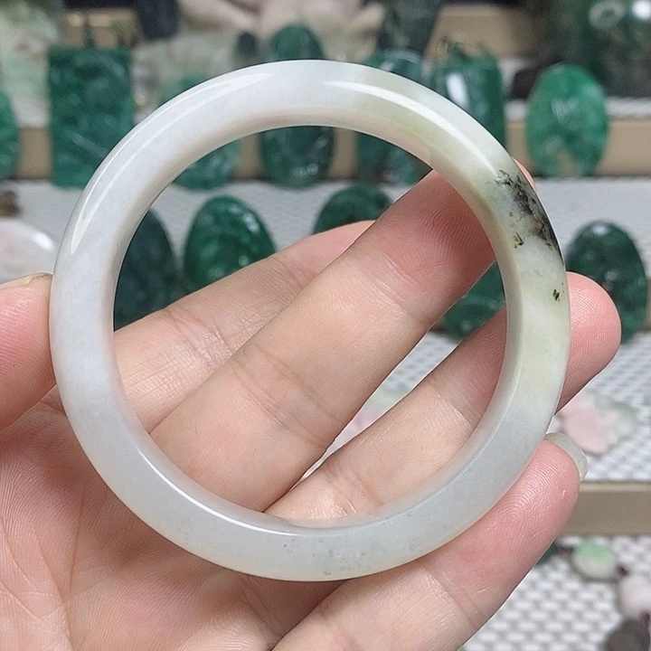 未镶嵌独山玉颈饰