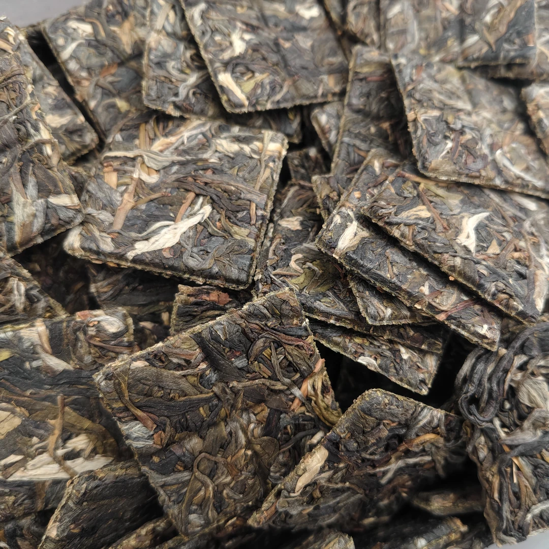 云南普洱茶小薄片临沧茶兰花蜜香鲜爽回甘