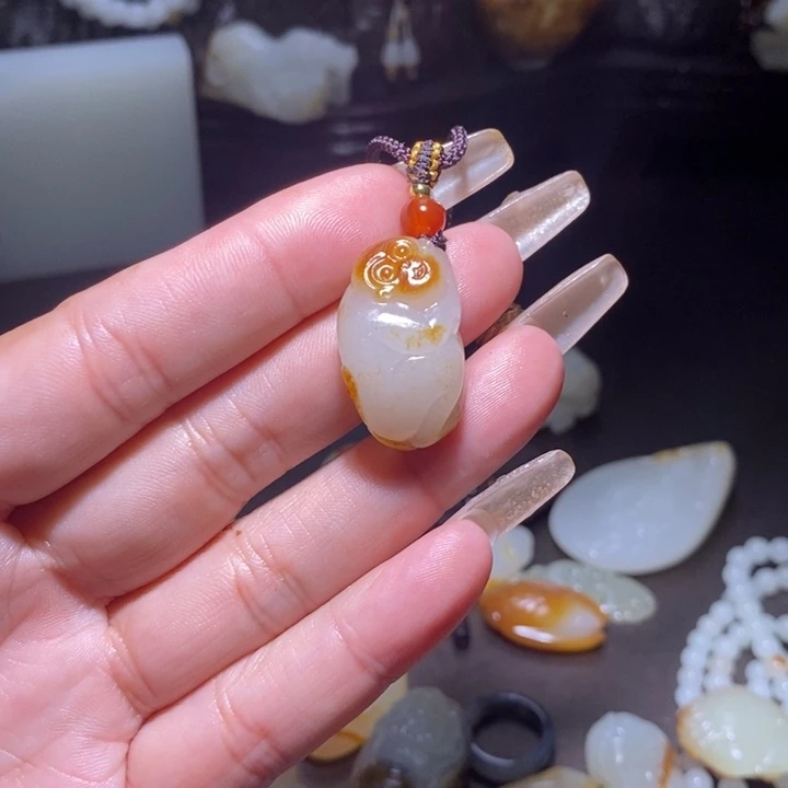 繁***星和田玉未镶嵌颈饰