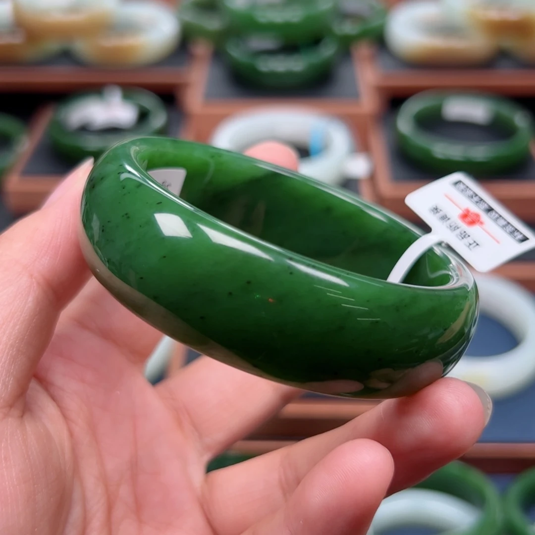 未镶嵌手镯和田玉（碧玉）