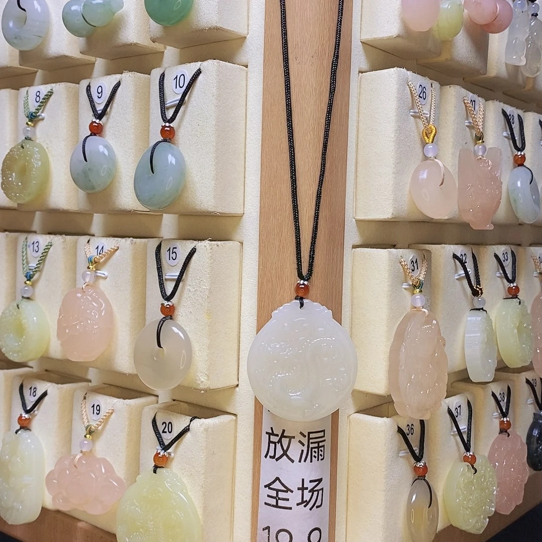 石英岩玉合金颈饰