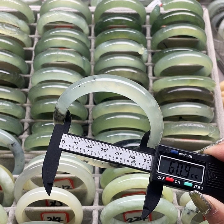 蛇纹石玉未镶嵌手镯217