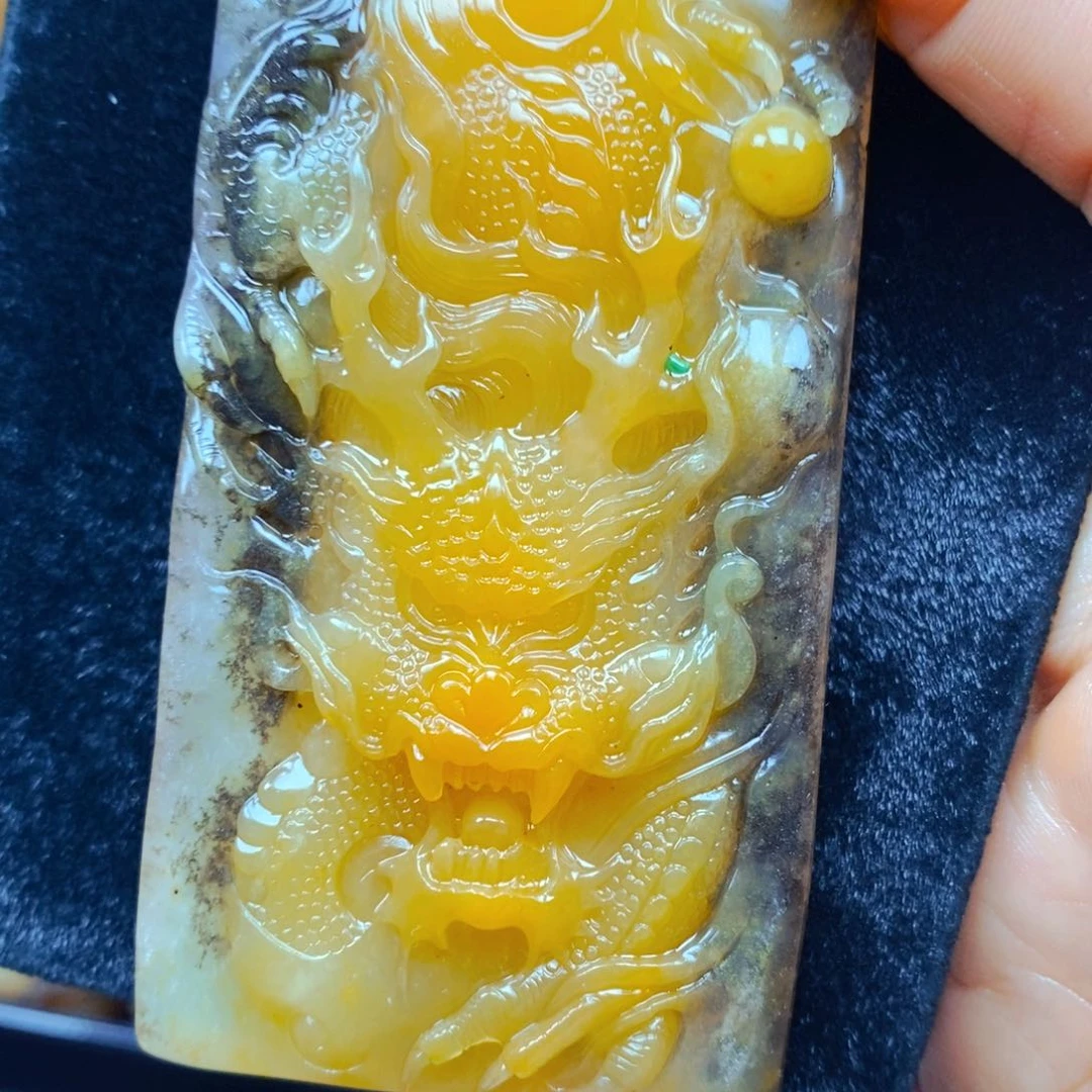 未镶嵌石英质玉（黄龙玉）颈饰