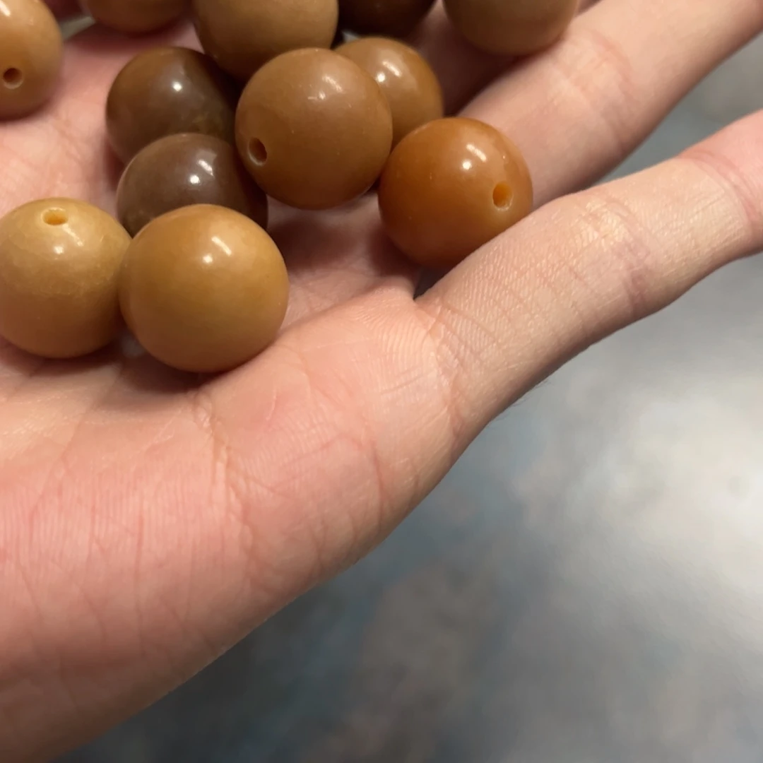 【闪购商品】白玉菩提吊坠z17/10+5颗瑕疵风化圆