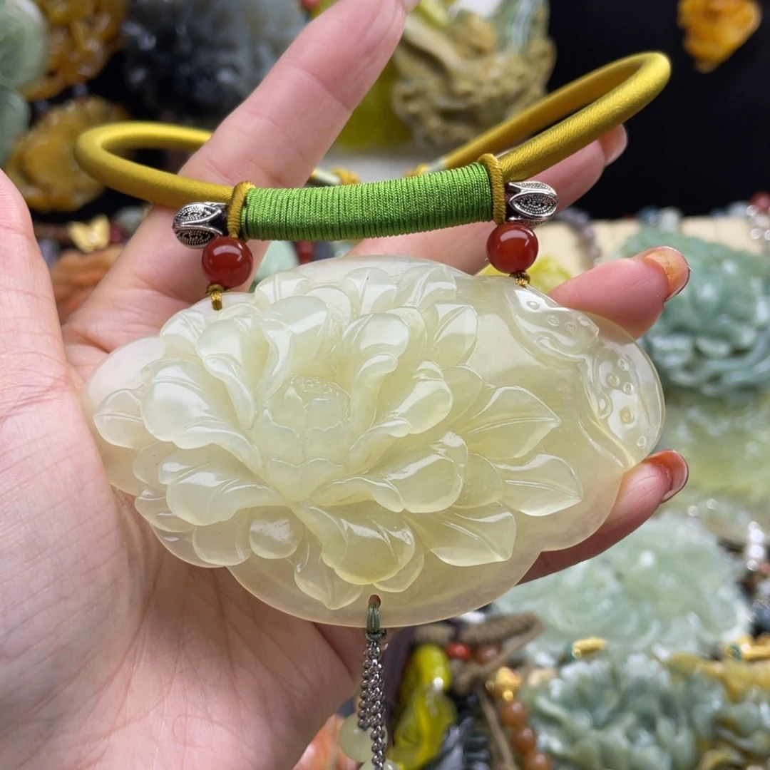 未镶嵌蛇纹石玉颈饰