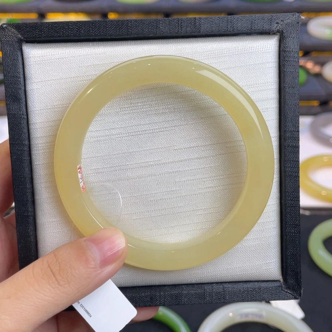 未镶嵌手镯和田玉蜂蜜水