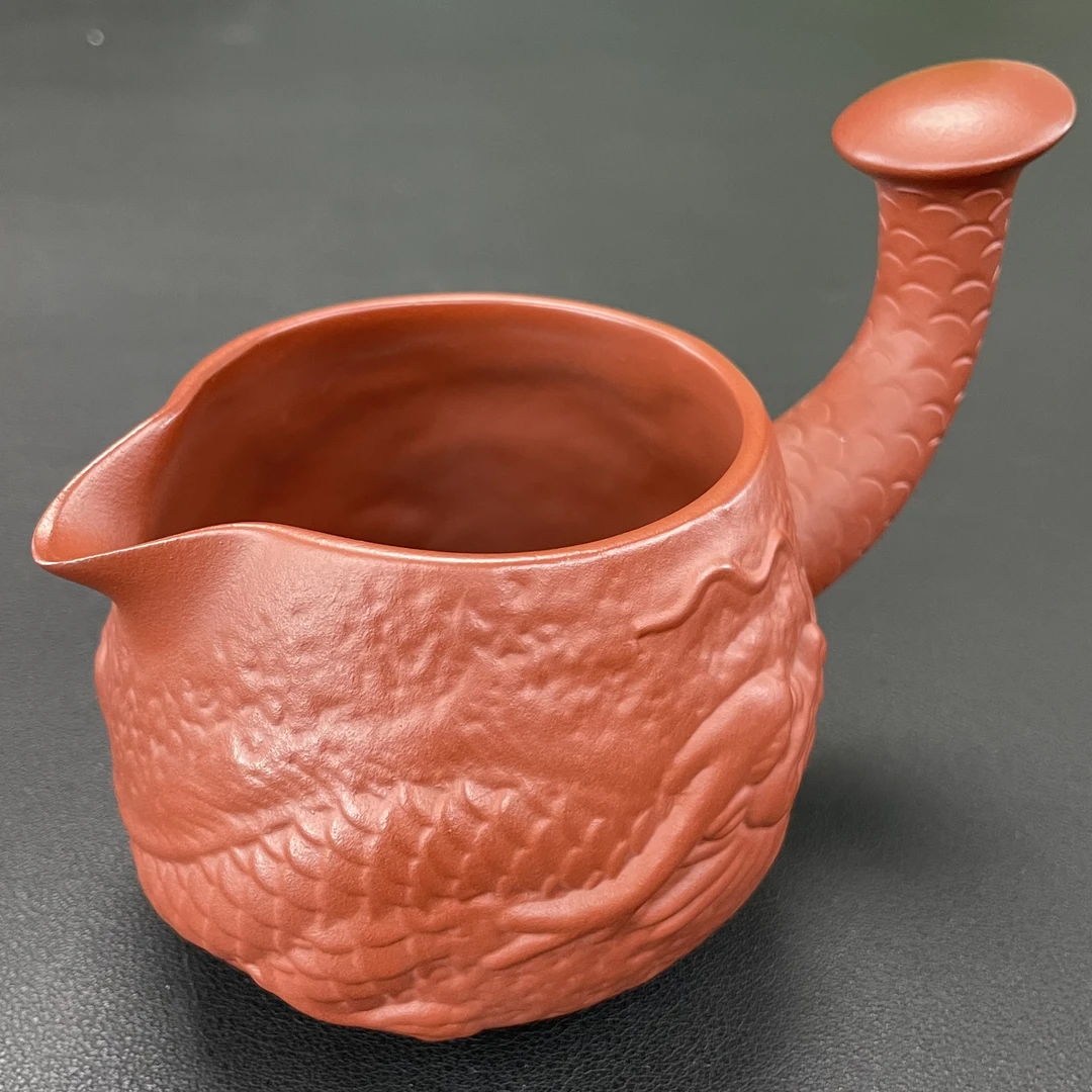 宜兴紫砂朱泥龙纹手工紫砂公道杯