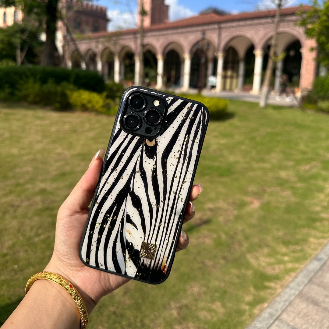 苹果高端奢华松弛感手机壳适用于iPhone11-15各型号斑马欧式壳壳