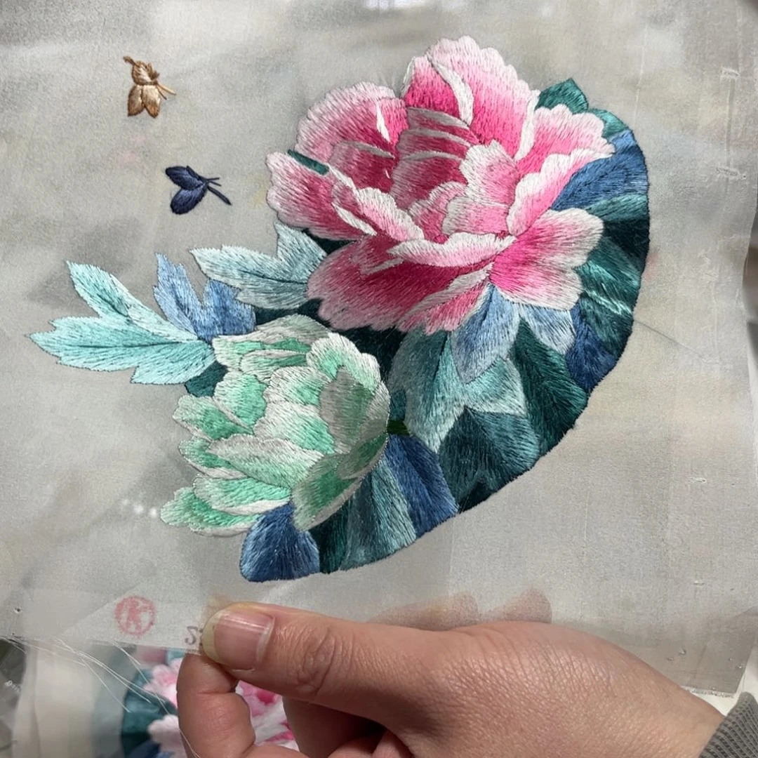 织绣纯手工制作的一款