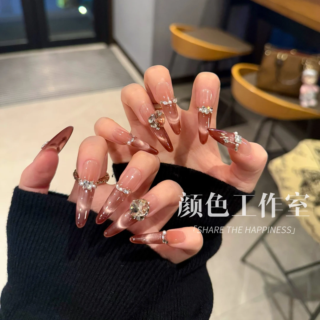 【茶棕乌龙】手工渐变微笑猫眼碎钻新年战甲显白氛围感穿戴美甲贴片