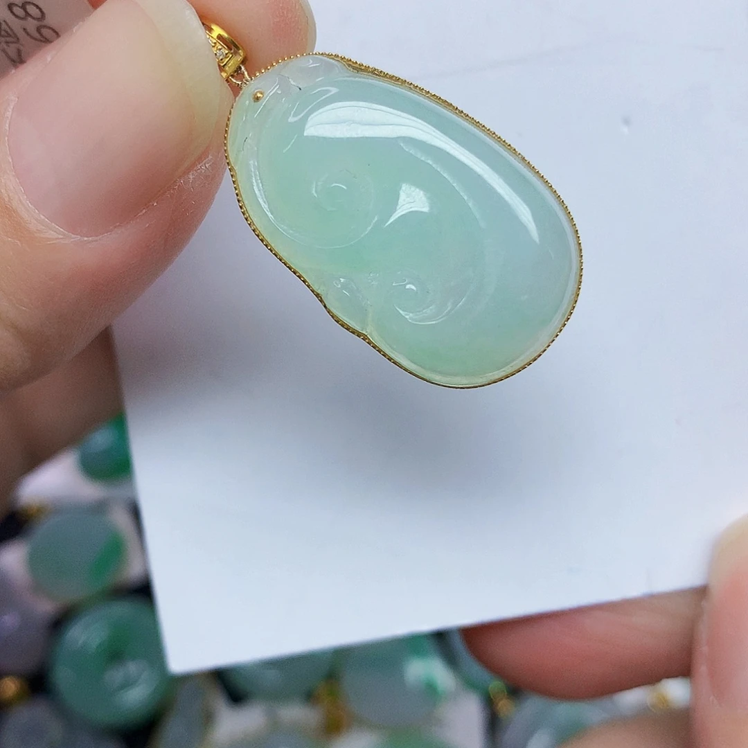 翡翠18K金镶嵌颈饰46668