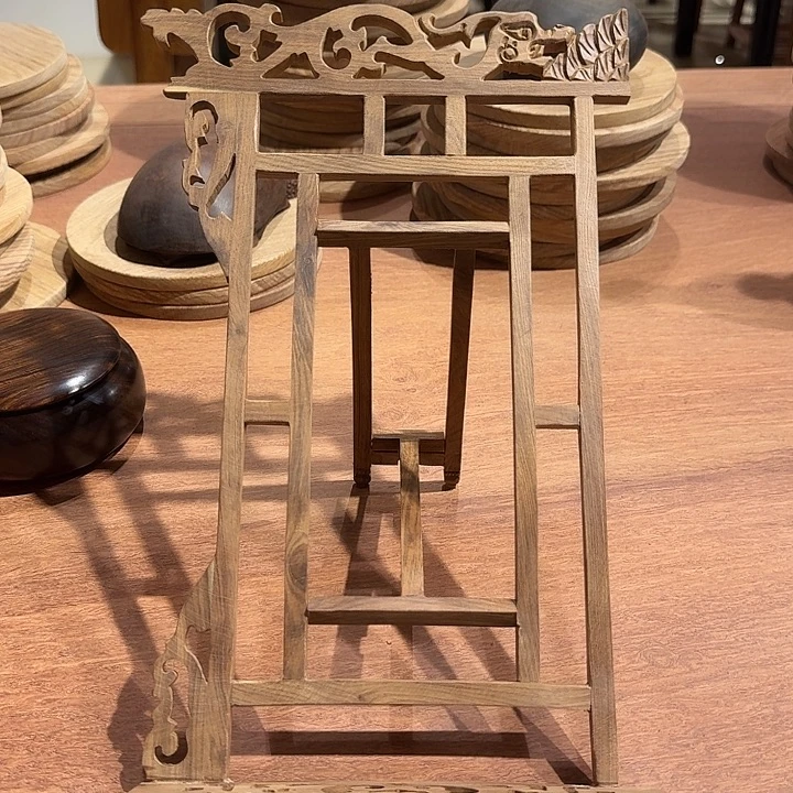 落地款木（非红木类）檀香书架1个