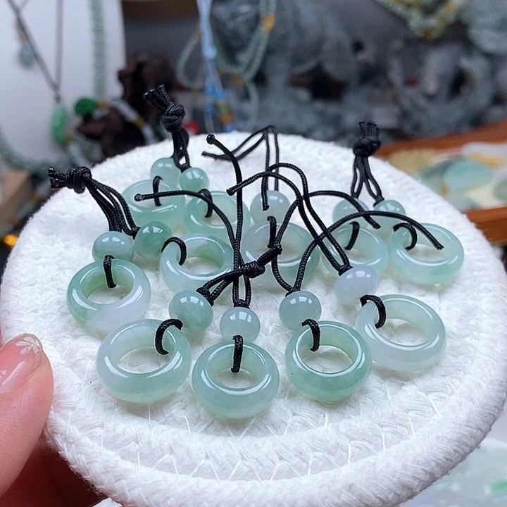 吊坠(不含链)未镶嵌翡翠一个60