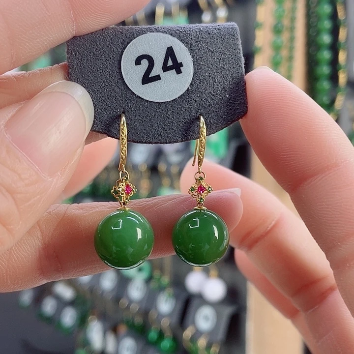 18K金镶嵌和田玉耳饰