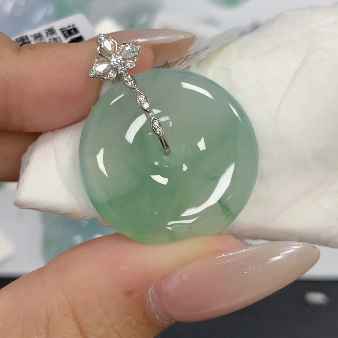 颈饰18K金镶嵌翡翠