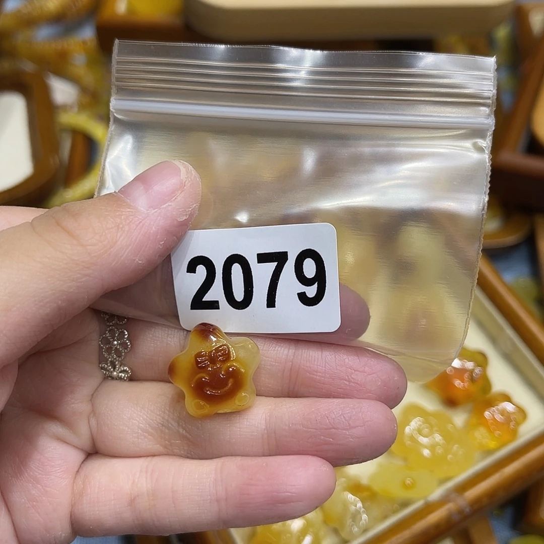 琥珀未镶嵌颈饰蜜蜡