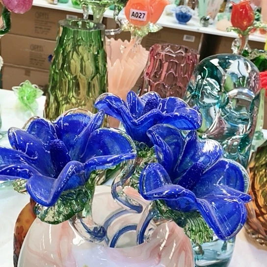 琉璃花瓶高45厘米宽9厘米