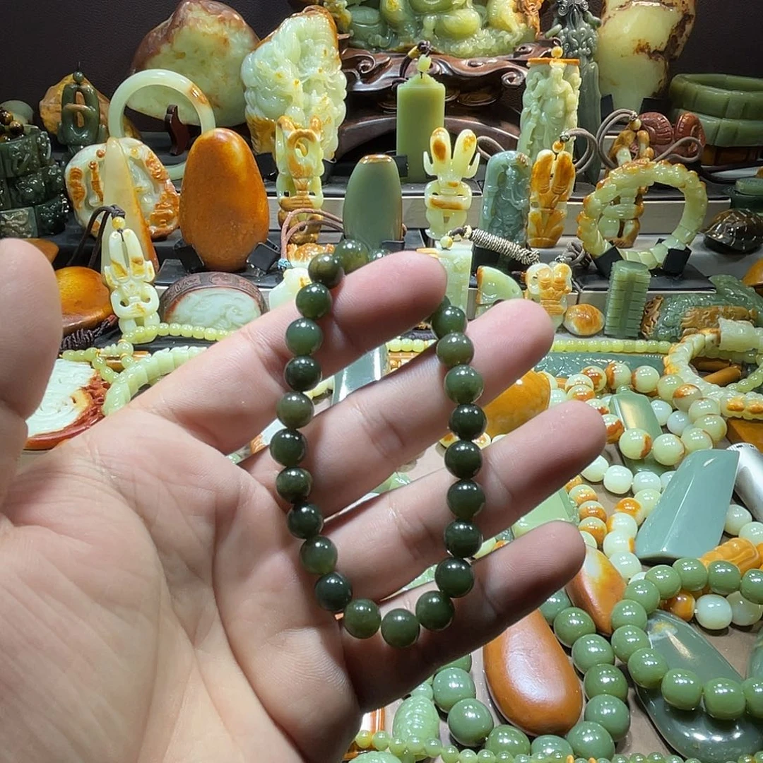 透闪石质玉未镶嵌珠宝奇石