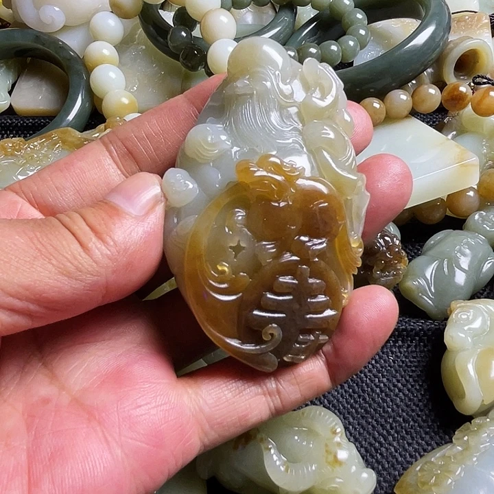 翻***起吊坠(不含链)未镶嵌和田玉