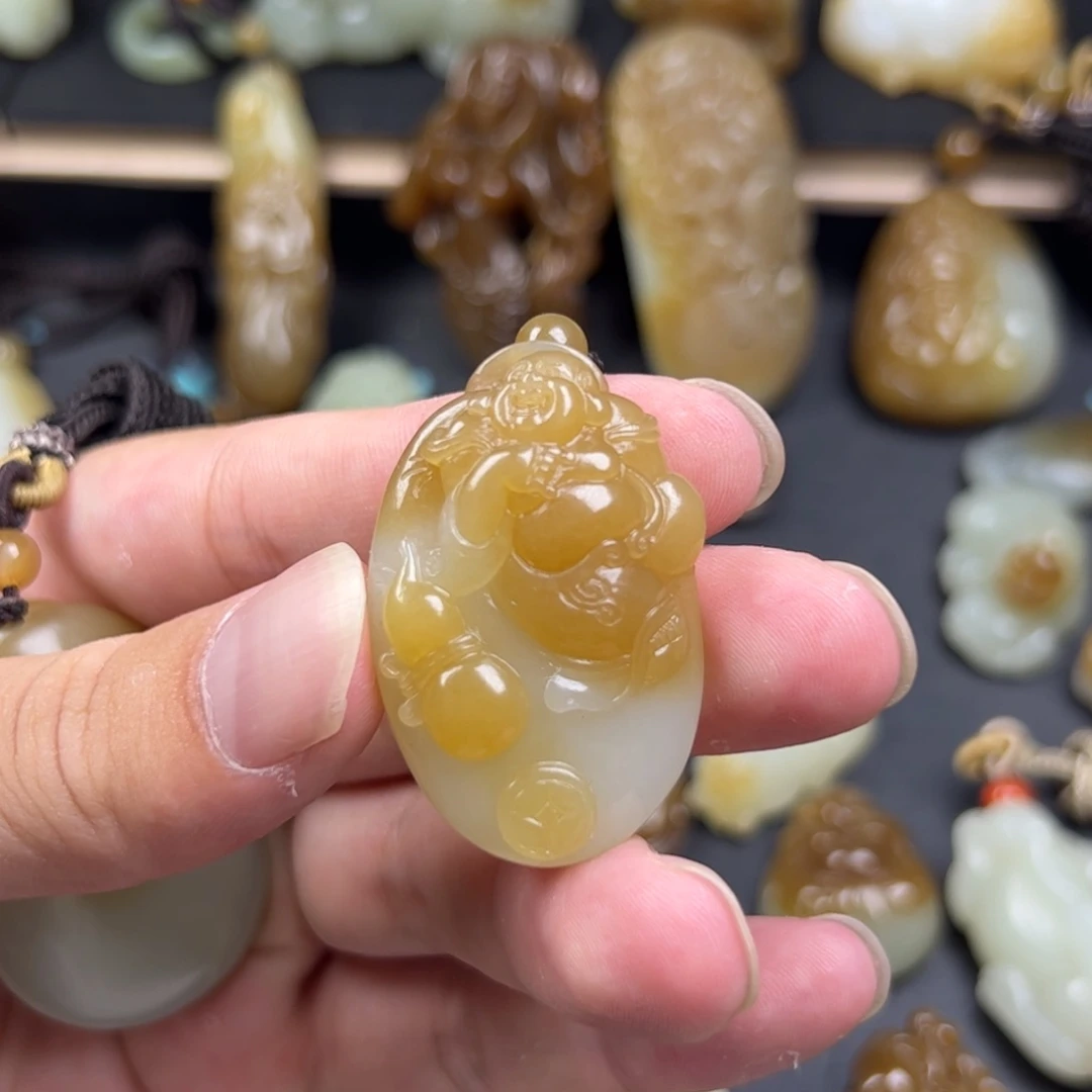 和田玉（糖玉）未镶嵌颈饰