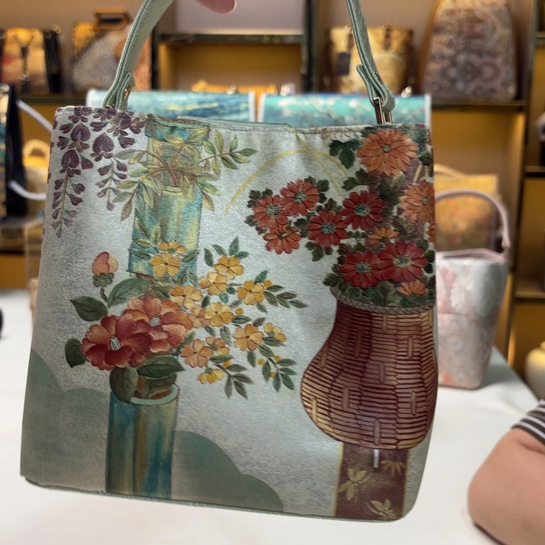 夏***天织绣高定浮力大漏