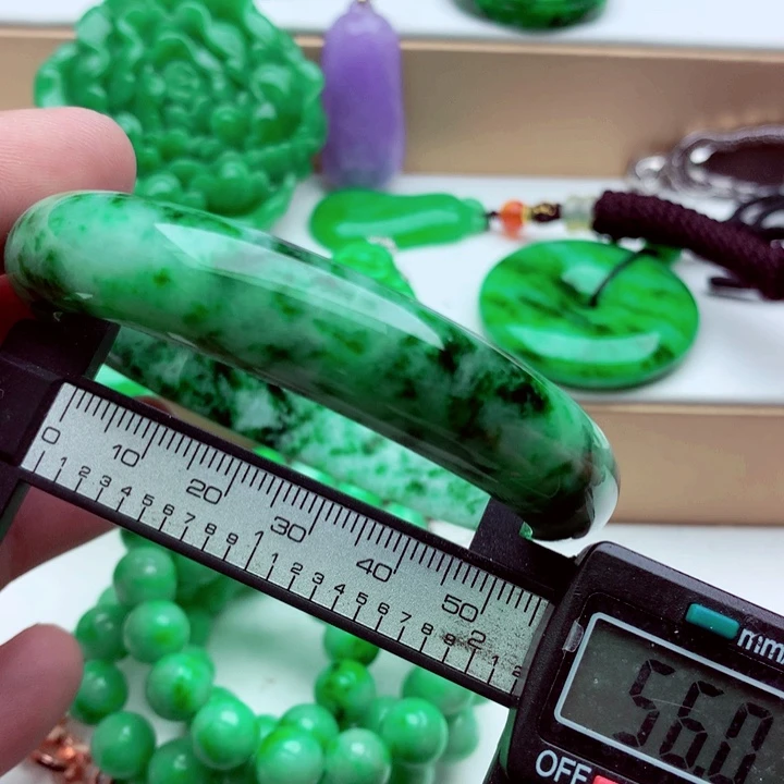 翡翠未镶嵌手镯．．．．．