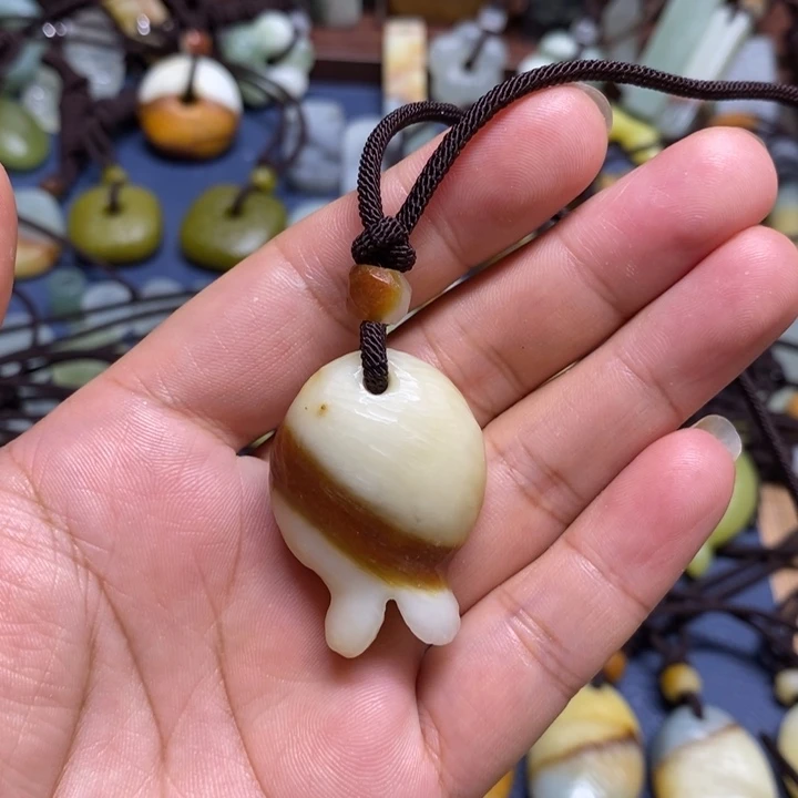 萨****蛇纹石玉未镶嵌颈饰