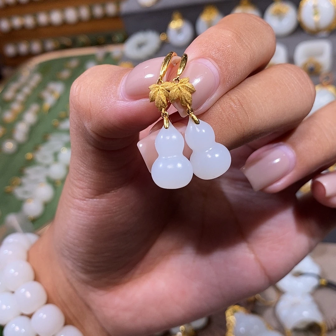 和田玉18K金镶嵌颈饰葫芦耳饰