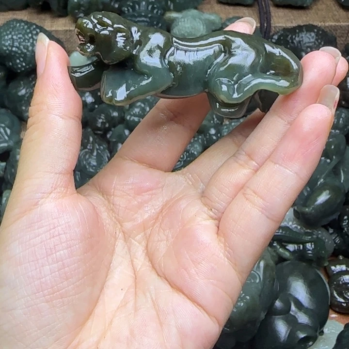 和田玉（糖玉）未镶嵌颈饰