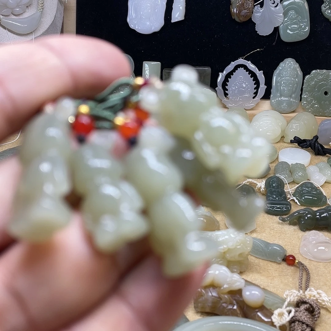 和田玉未镶嵌颈饰