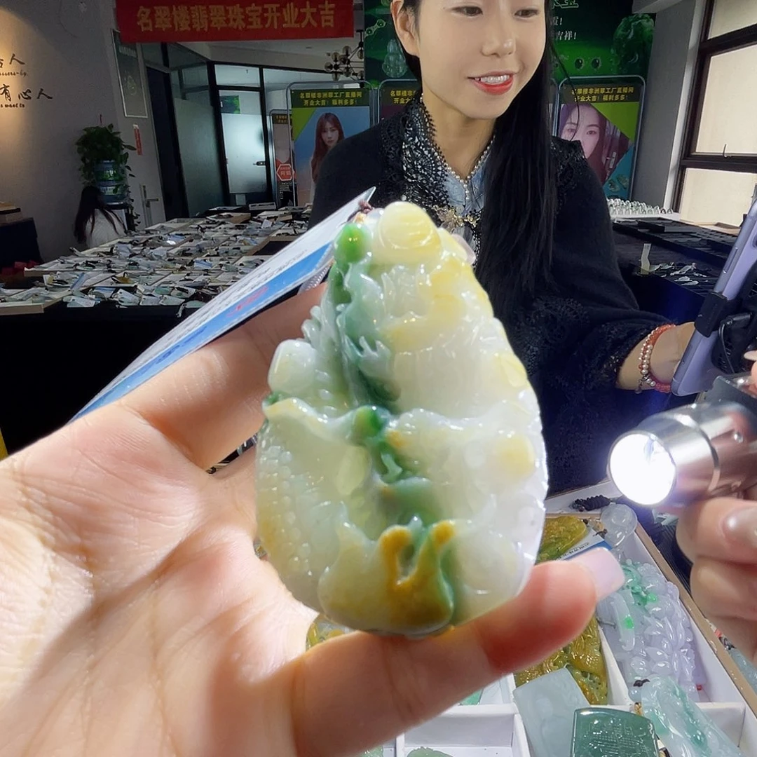 颈饰未镶嵌翡翠一个