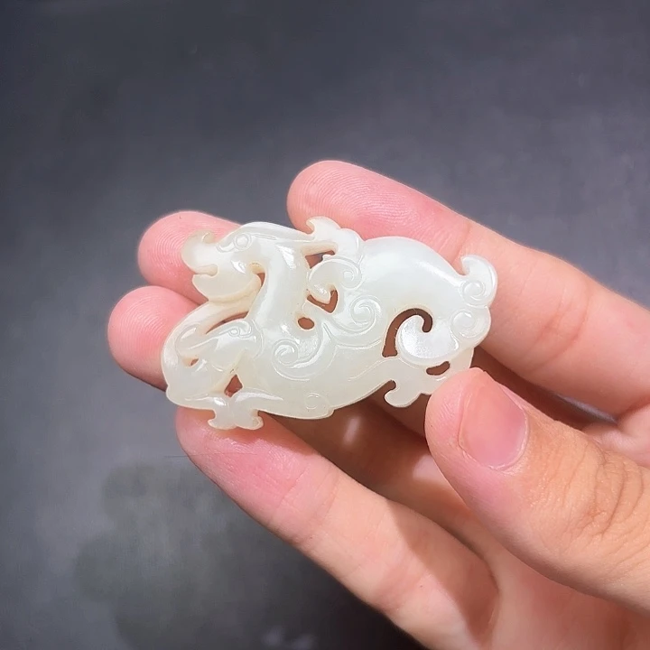 和田玉未镶嵌挂件瑁**花