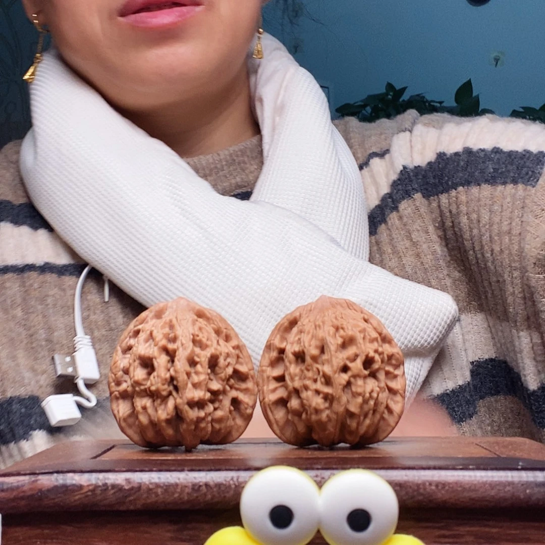 文玩核桃吊坠虎头