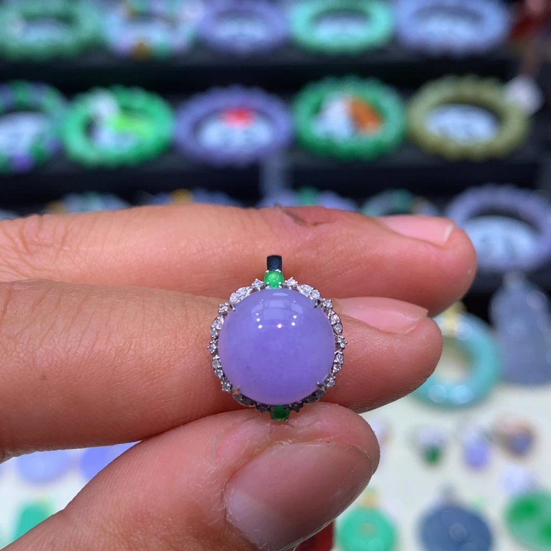 翡翠18K金镶嵌颈饰