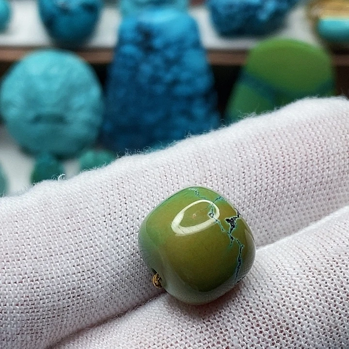 绿松石未镶嵌珠宝奇石