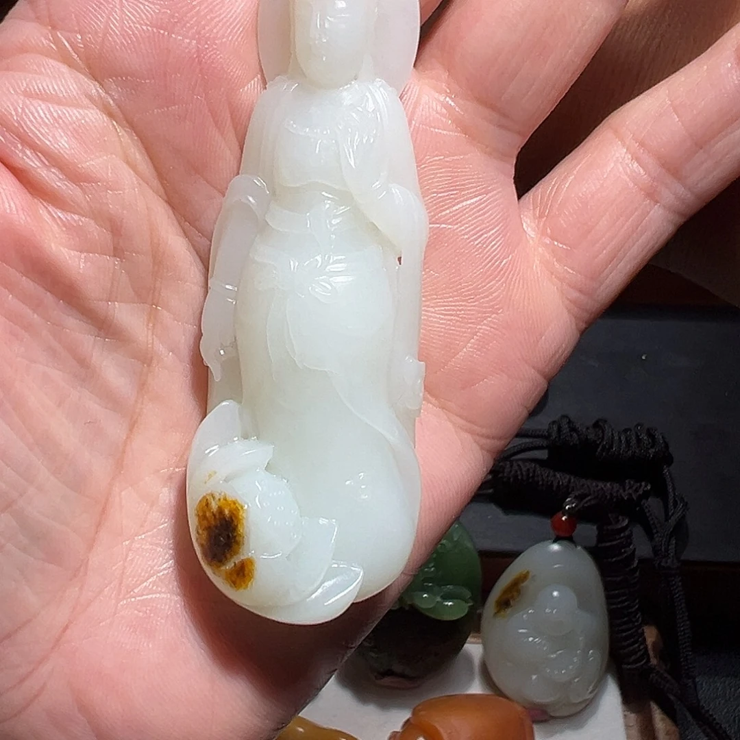 鸿***羽颈饰未镶嵌和田玉