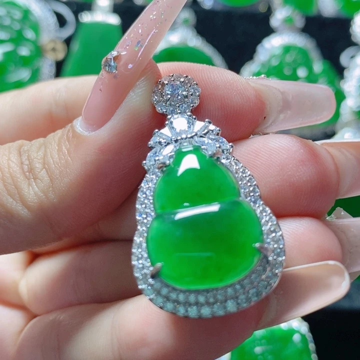 翡翠颈饰未镶嵌