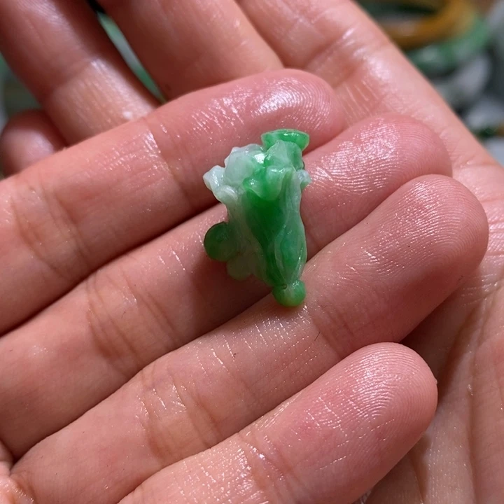 最***语定制翡翠未镶嵌挂件