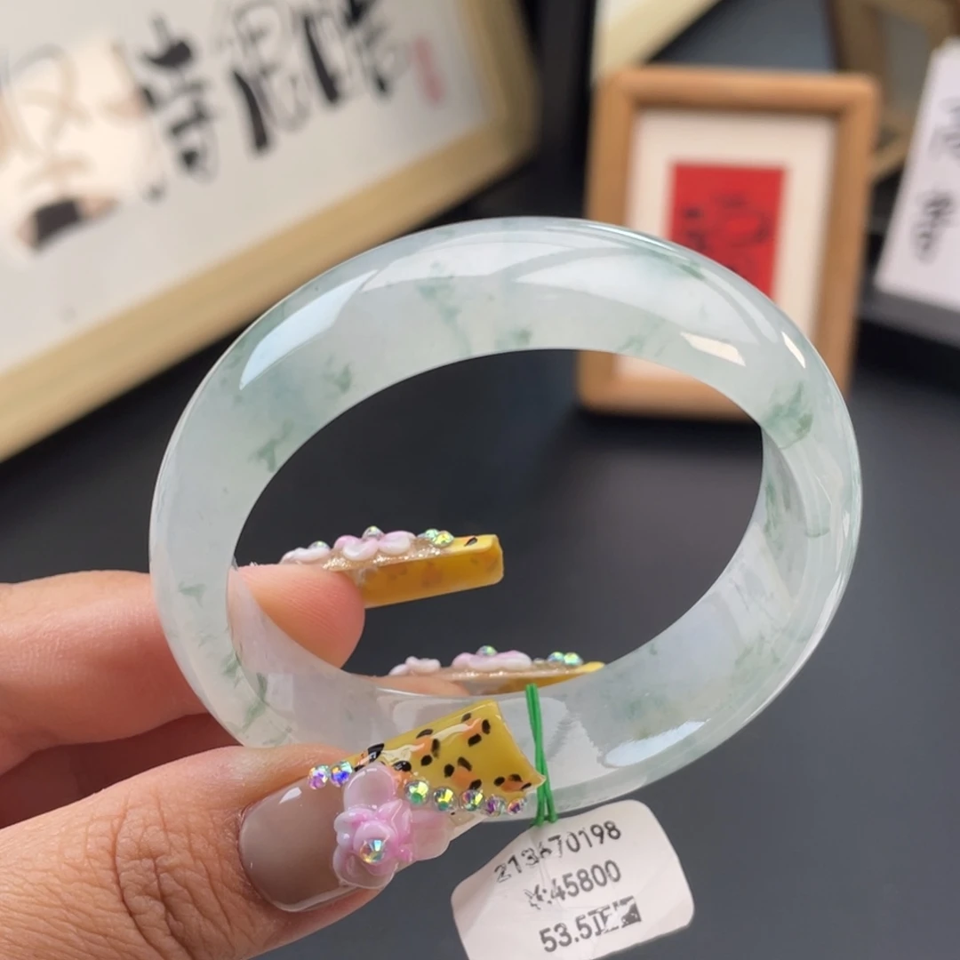 翡翠未镶嵌手镯一手）白冰飘绿花宽版手镯