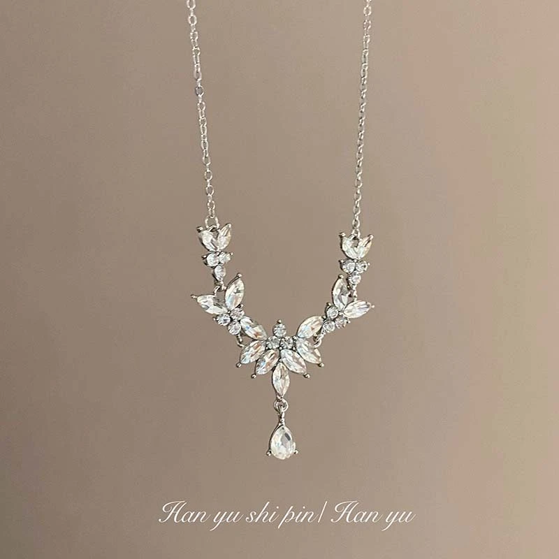 铜项链 新款闪钻花朵项链女款轻奢超仙气质小众设计陪礼服精致in