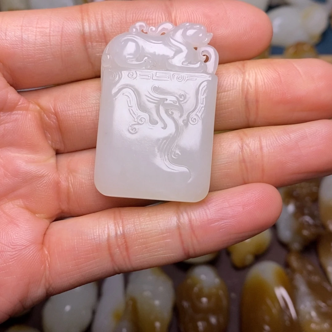 和田玉（糖玉）未镶嵌颈饰