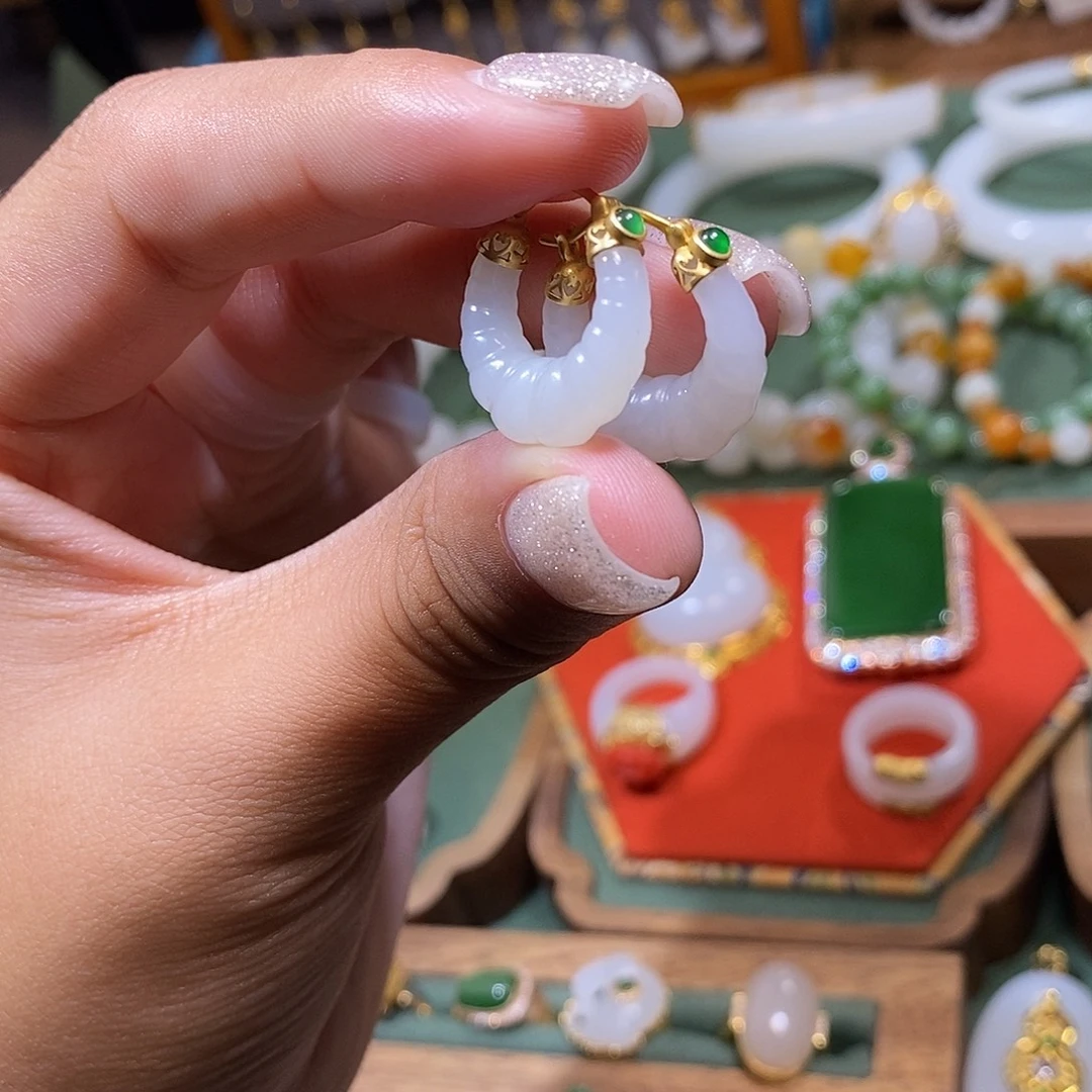 和田玉18K金镶嵌颈饰