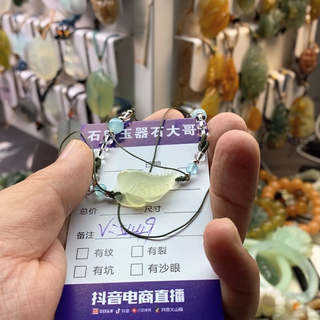 念***癖未镶嵌蛇纹石玉颈饰