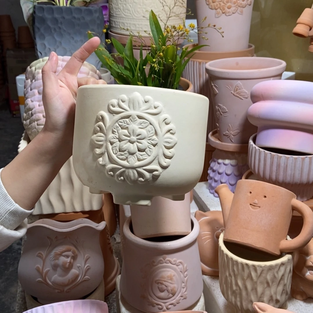 17×13白陶三脚雕花 粗陶1个