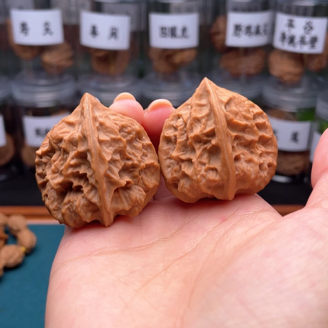 吊坠桃核34尺龙骨寿山石