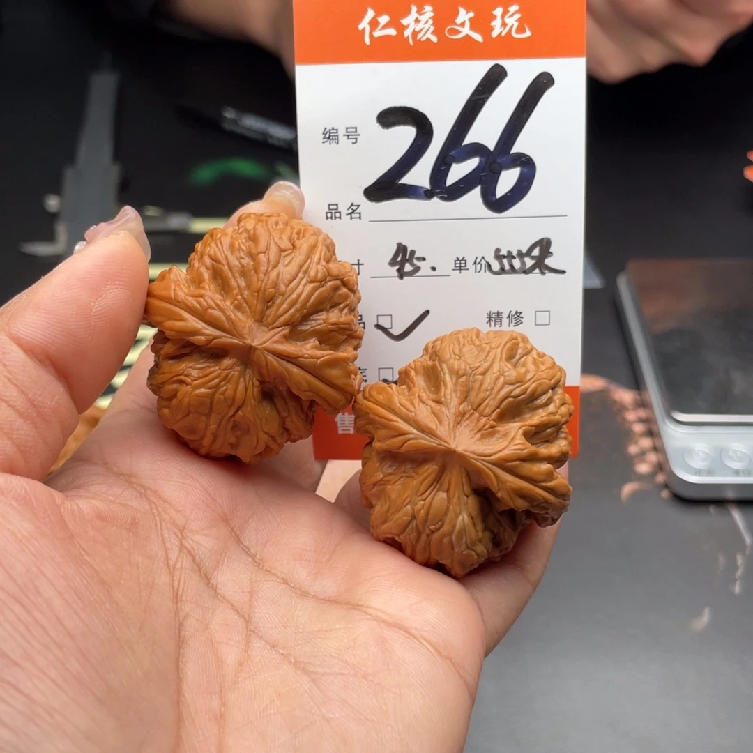 迷***生把件文玩核桃45尺寸红锦鲤