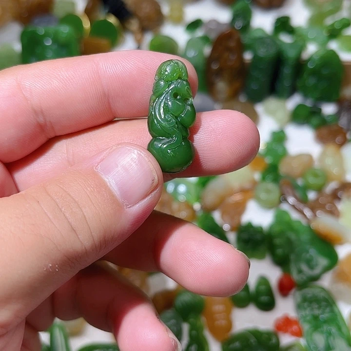 和田玉（碧玉）未镶嵌颈饰